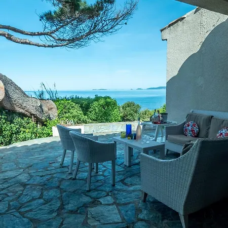 Magdalena - Seafront Villa, Private Path To Вилла