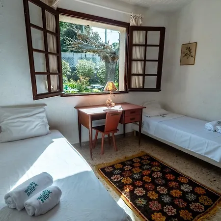 Villa Magdalena - Seafront Villa, Private Path To