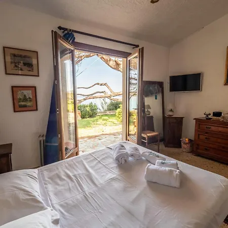 Magdalena - Seafront Villa, Private Path To Вилла